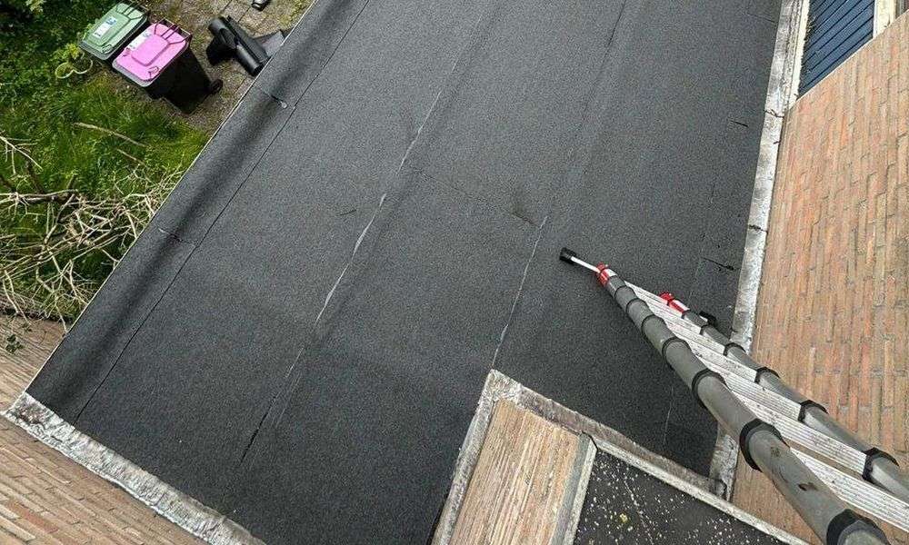 Plat dak geplaatst door dakdekker in Wijk en Aalburg