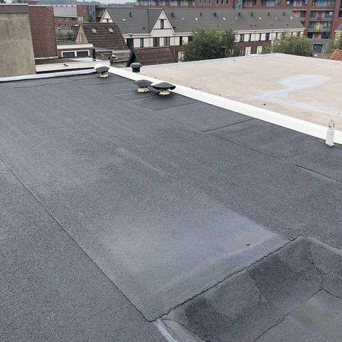 Een nieuw bitumen dak in Wijk en Aalburg